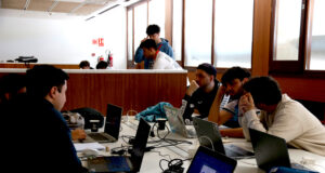 Estudiants de la URV utilitzen la IA per trobar solucions per mantenir els punts de càrrega de vehicles elèctrics