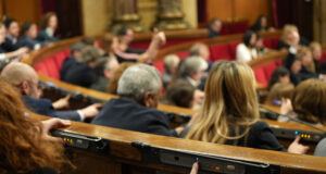 El Parlament demana reforçar la presència “independent” de la Generalitat en organismes i institucions internacionals