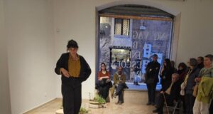 Una exposició de Mariona Moncunill revela la relació entre la indústria química i l’entorn de Tarragona