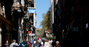 L’Ajuntament de Reus estudia instal·lar un tendal al carrer Llovera per fer ombra durant els mesos més calorosos