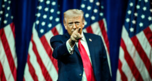 Trump amenaça l’Iran que viurà un “infern” si no permet el pas per Ormuz: “Reobriu el maleït estret, bojos bastards”