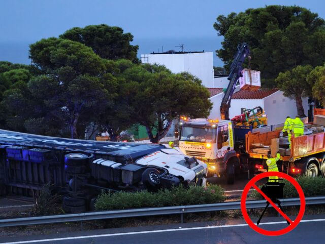 Accident greu a l'AP-7 a l'altura de l'Hospitalet de l'infant